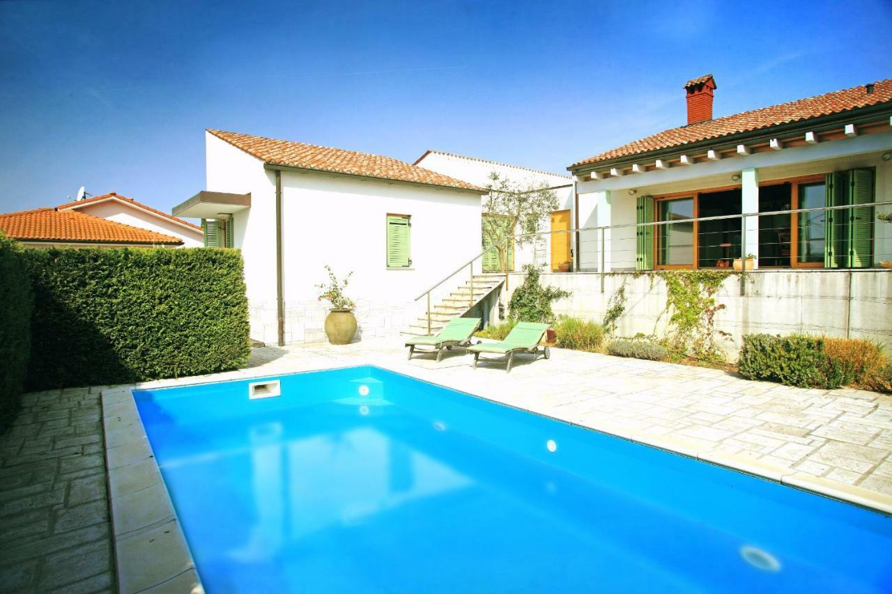 Spacious Villa In Parecag With A Swimming Pool Sečovlje エクステリア 写真